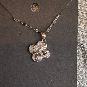 Elegant Silver Flower Pendant Necklace